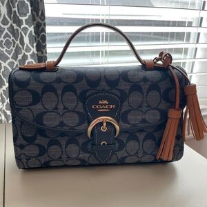 Coach Kleo crossbody